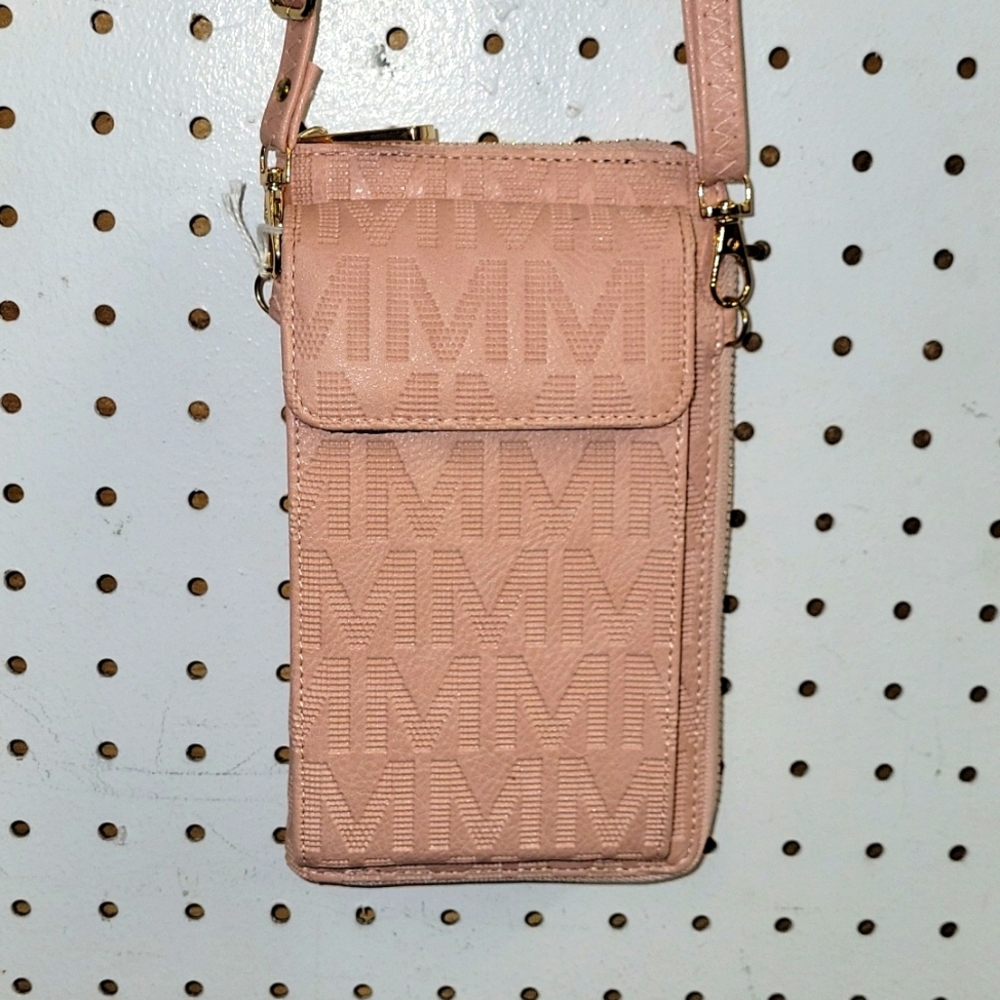 Light pink 💗 phone and wallet crossbody bag.